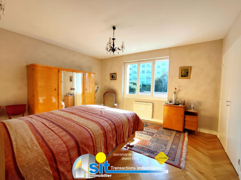 Maison - 201 m² - 6 pièces