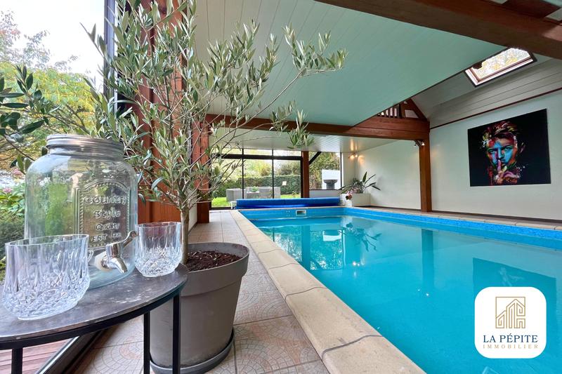 Maison - 450 m² - 10 pièces