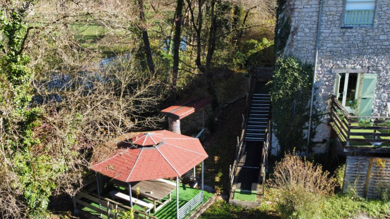 Maison - 455 m² - 10 pièces