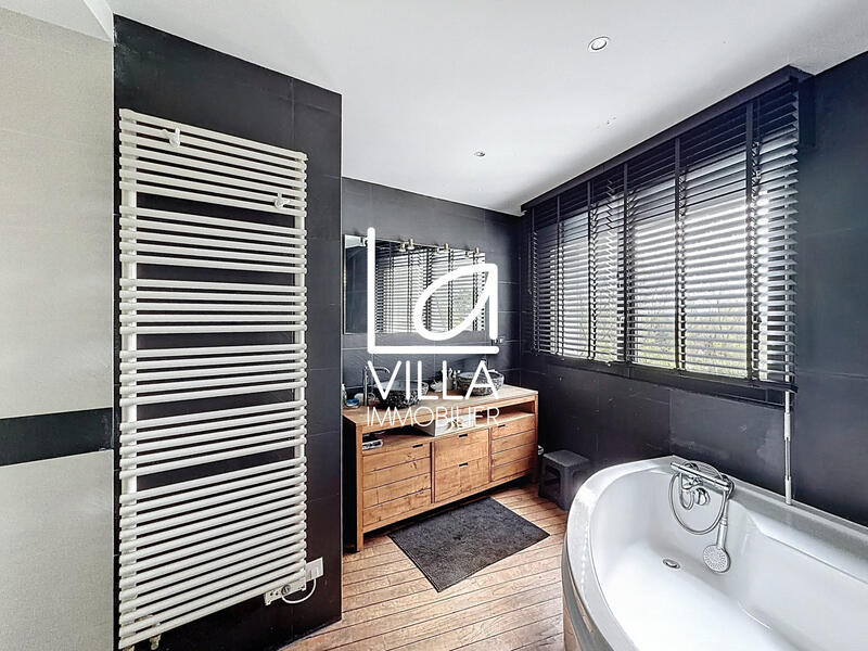 Villa - 213 m² - 6 pièces