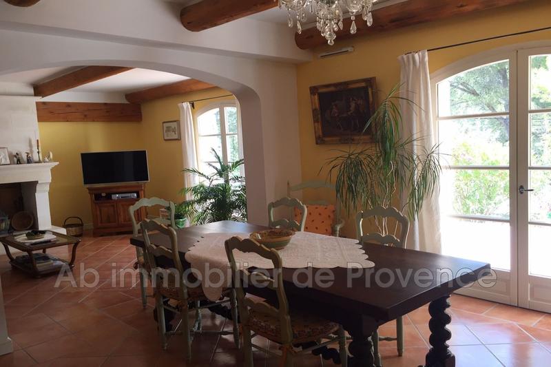 Propriété - 253 m² - 10 pièces