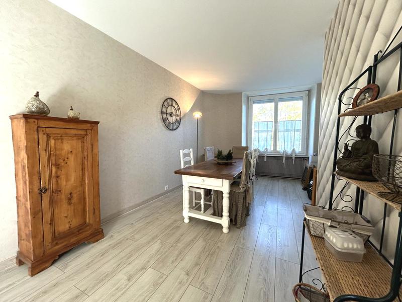 Appartement - 218 m² - 6 pièces