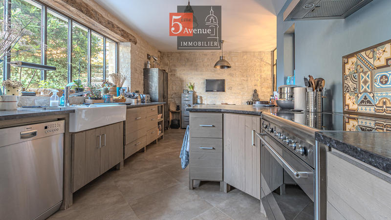 Maison - 550 m² - 15 pièces