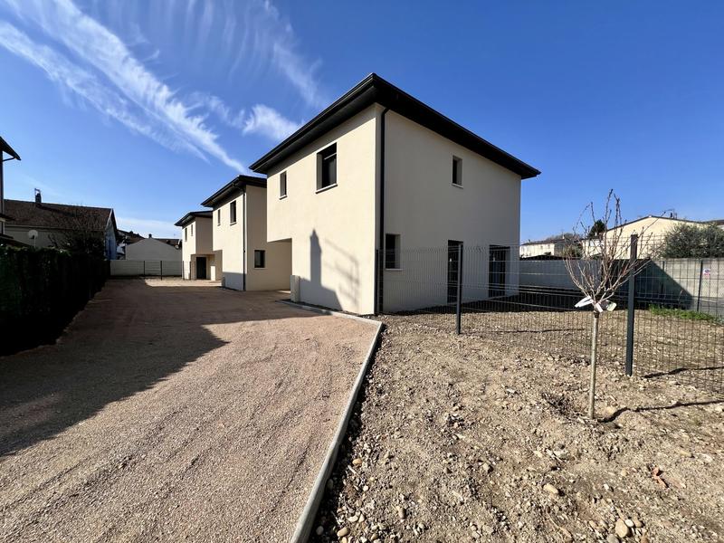 Maison - 96 m² - 4 pièces