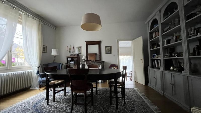 Maison - 220 m² - 9 pièces