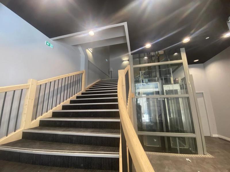 Local commercial - 246 m² - 1 pièce