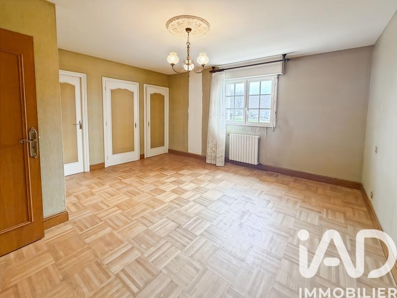 Maison - 220 m² - 10 pièces