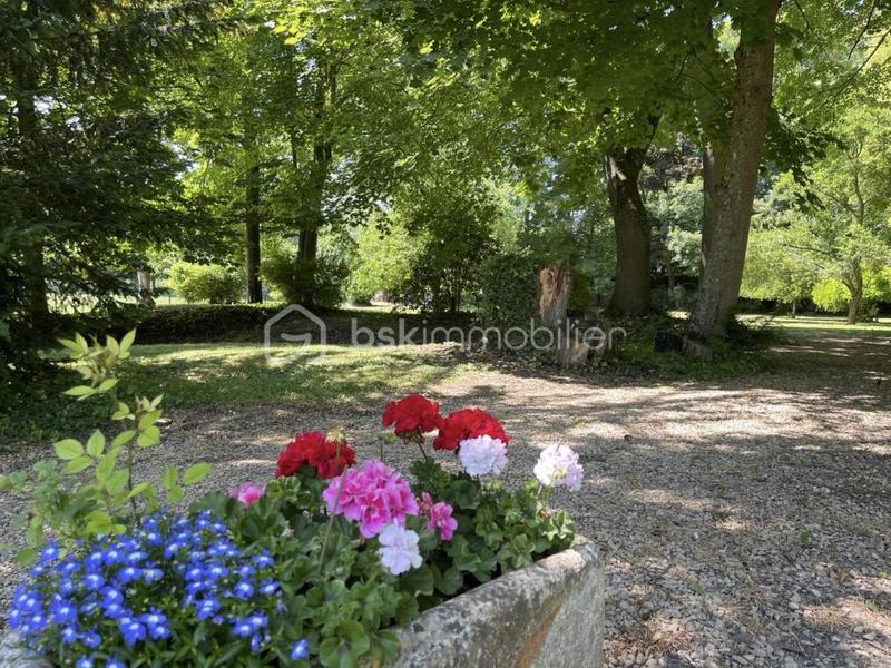 Maison traditionnelle - 263 m² - 8 pièces