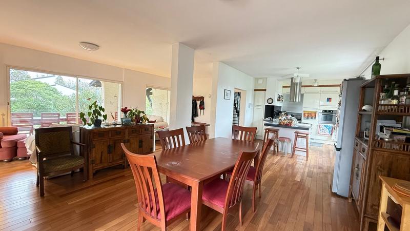 Maison traditionnelle - 210 m² - 8 pièces