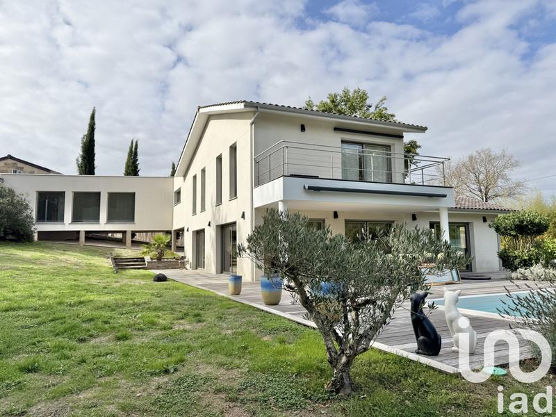 Maison - 210 m² - 7 pièces