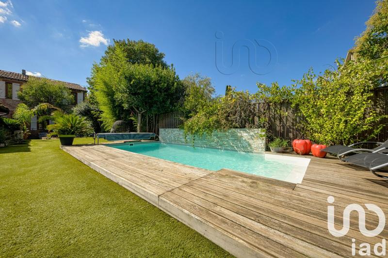 Maison - 315 m² - 10 pièces