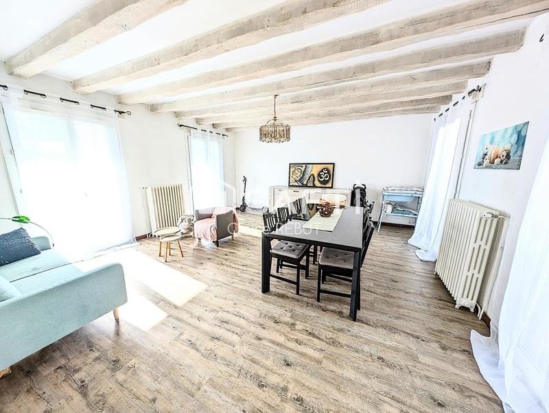 Maison - 210 m² - 9 pièces