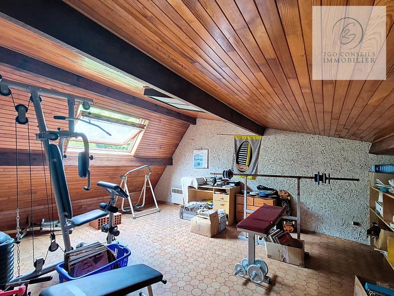 Maison traditionnelle - 198 m² - 8 pièces