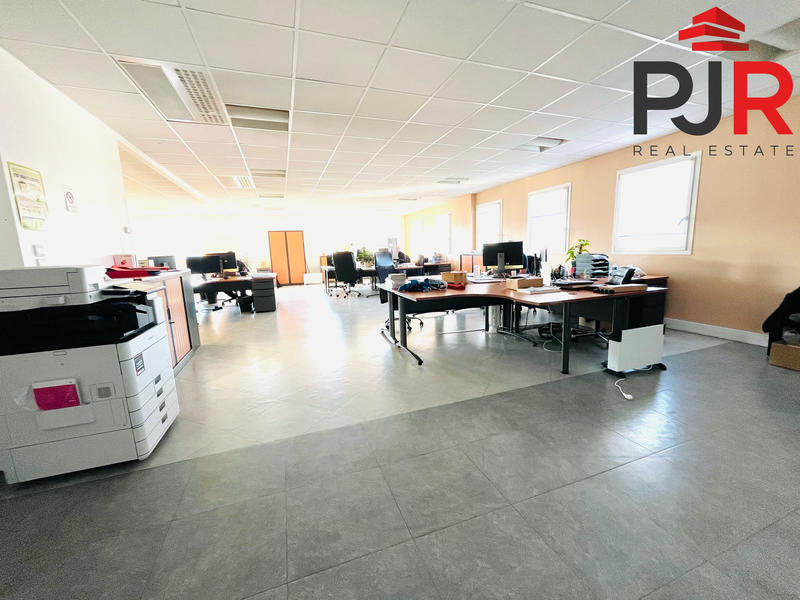 Bureau - 597 m²