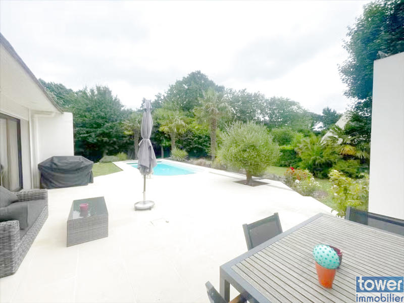 Propriété - 260 m² - 9 pièces