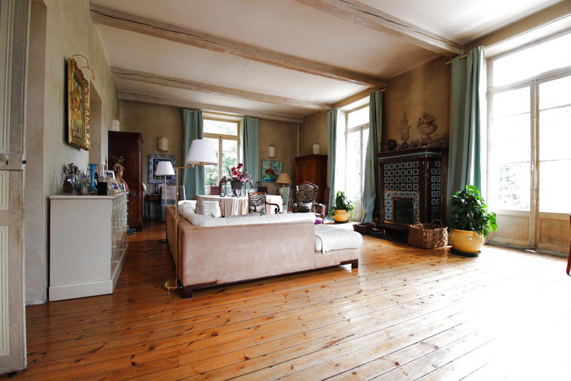 Maison - 368 m² - 11 pièces