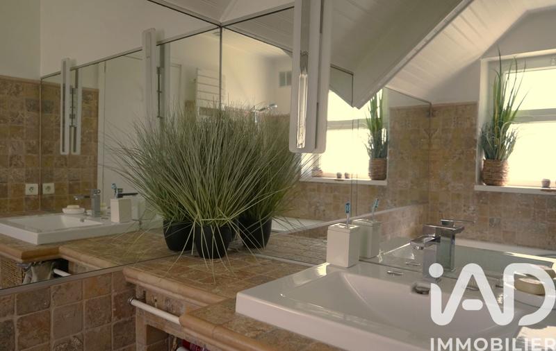 Maison - 210 m² - 7 pièces