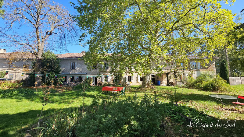 Maison ancienne - 413 m² - 11 pièces