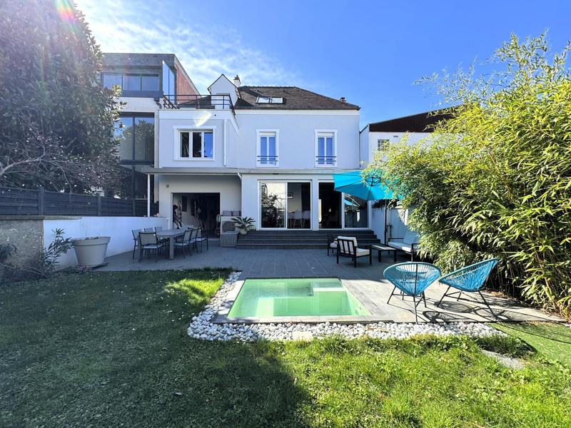 Maison - 204 m² - 6 pièces