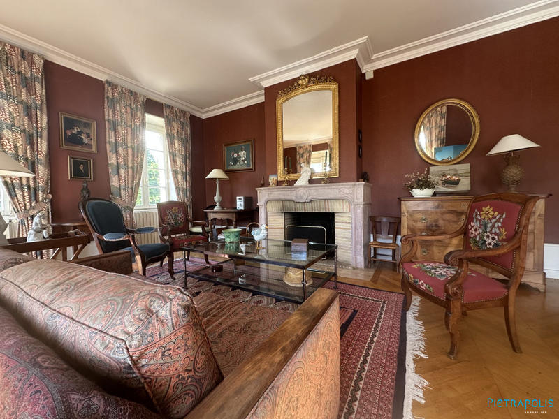 Maison - 305 m² - 9 pièces