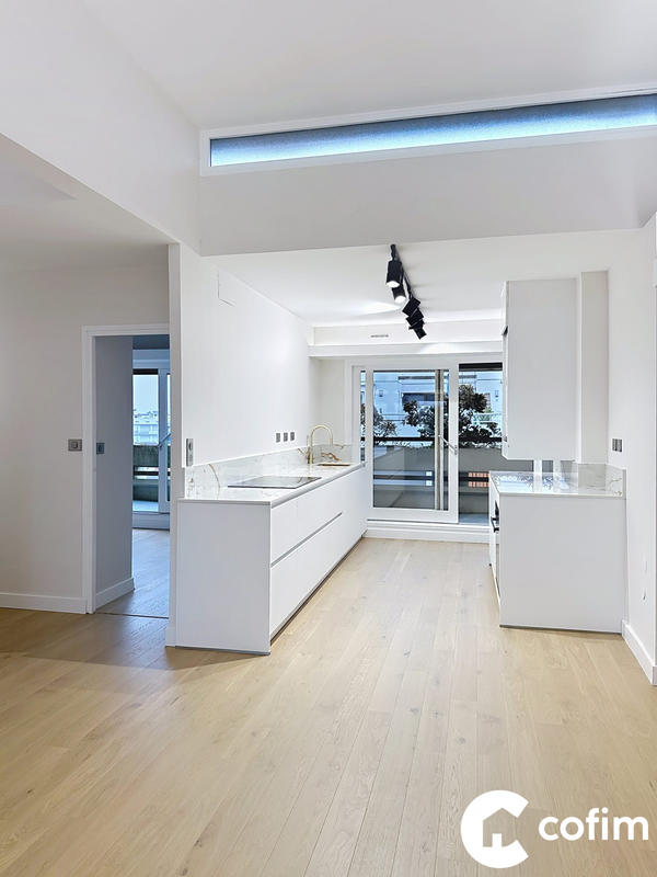 Appartement - 160 m² - 8 pièces