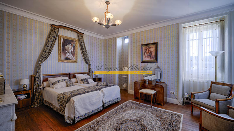 Villa - 435 m² - 13 pièces