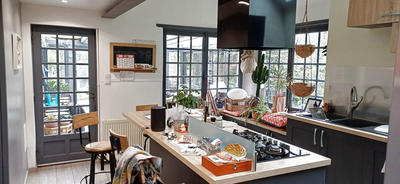 Maison - 220 m² - 9 pièces