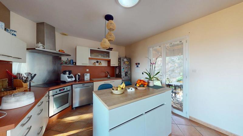 Maison - 181 m² - 5 pièces