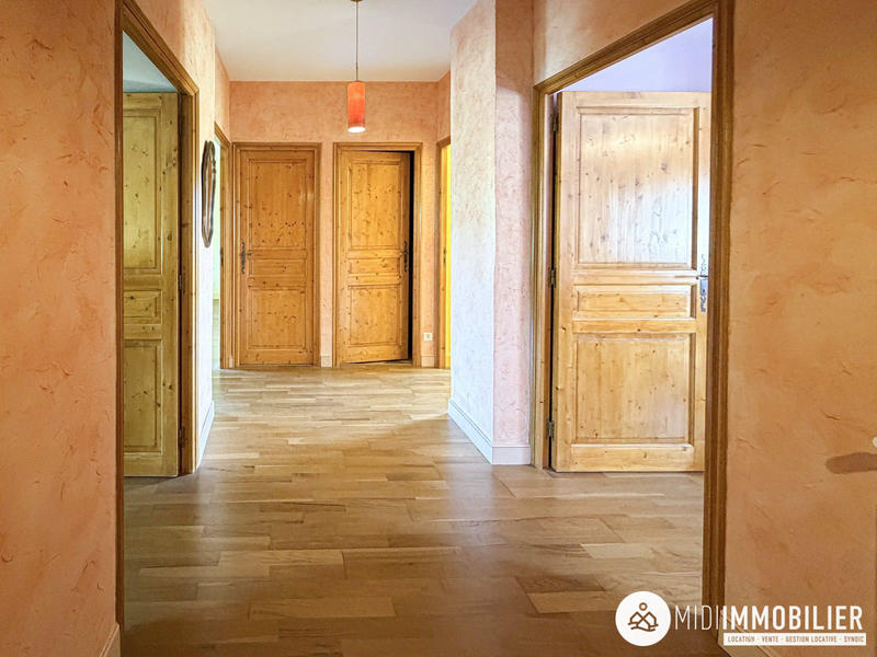 Maison - 239 m² - 7 pièces