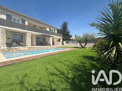 Maison - 227 m² - 12 pièces