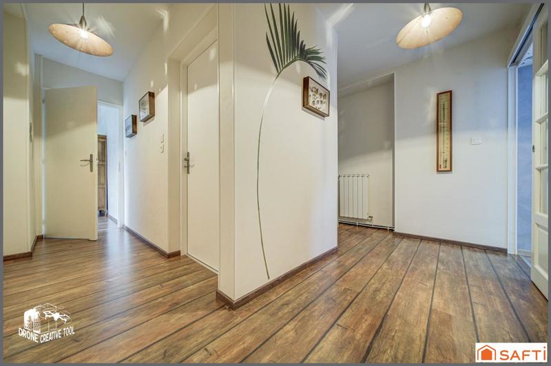 Maison - 221 m² - 7 pièces