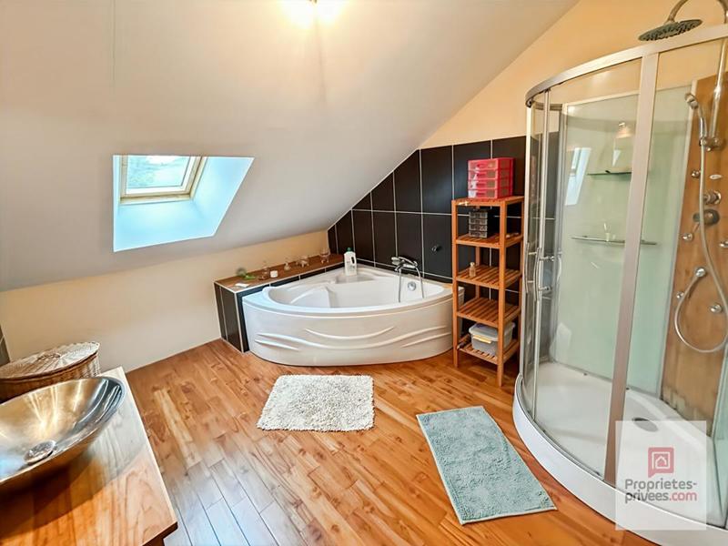 Maison - 230 m² - 8 pièces