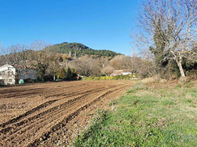 Terrain - 2 700 m²