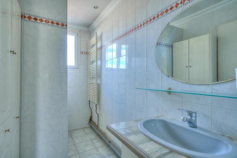 Maison - 280 m² - 14 pièces