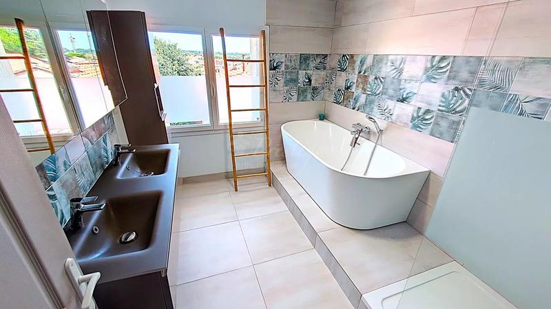 Maison - 209 m² - 7 pièces