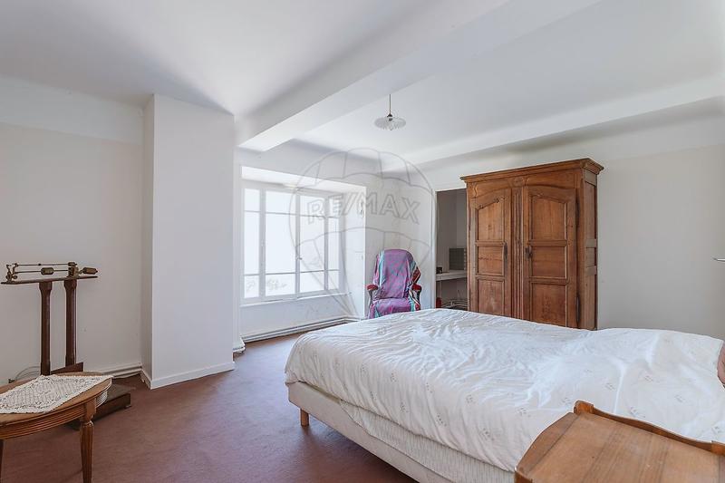 Propriété - 300 m² - 10 pièces