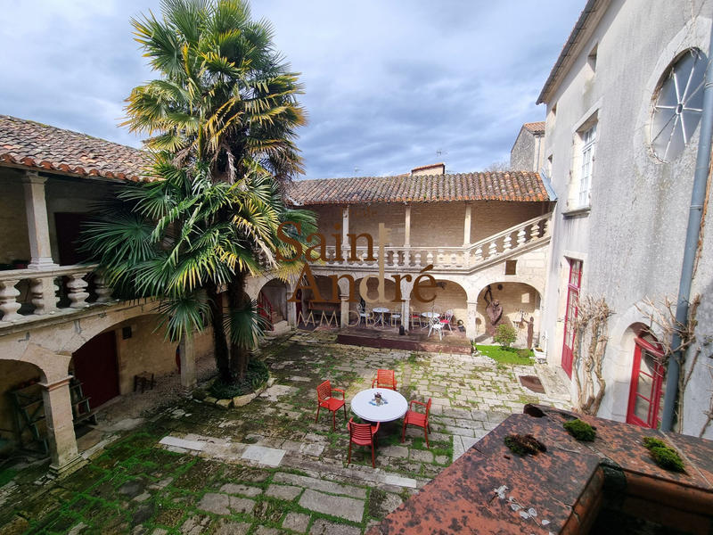 Maison - 427 m² - 13 pièces