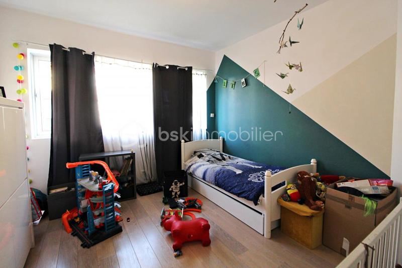 Maison - 202 m² - 8 pièces