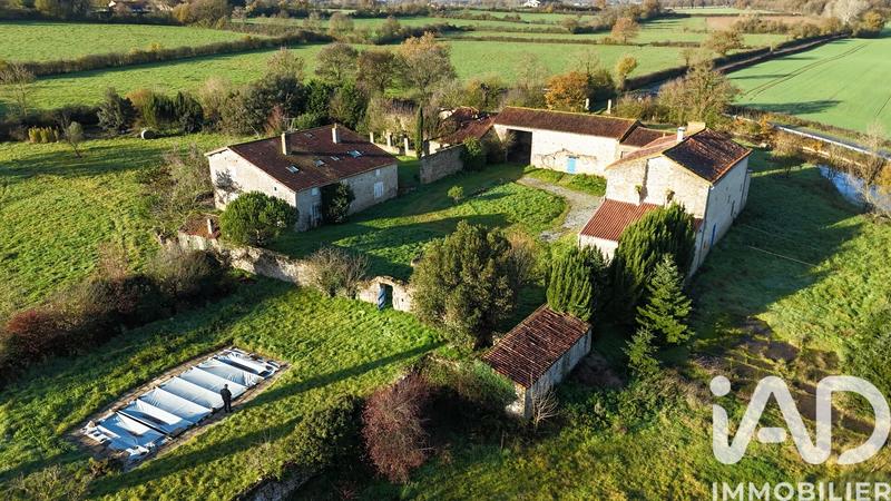 Maison - 227 m² - 7 pièces