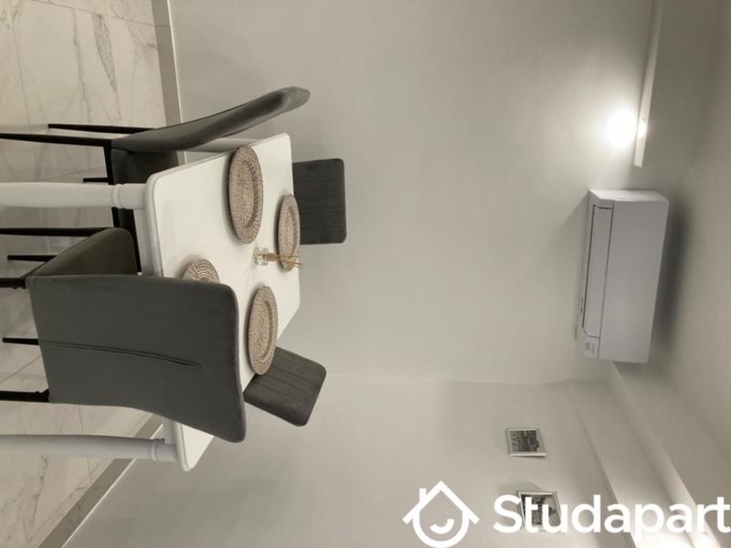 Chambre - 12 m² - 1 pièce