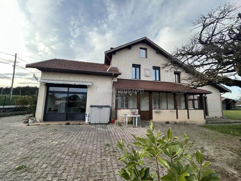 Maison - 234 m² - 9 pièces