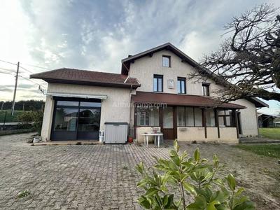 Maison - 234 m² - 9 pièces