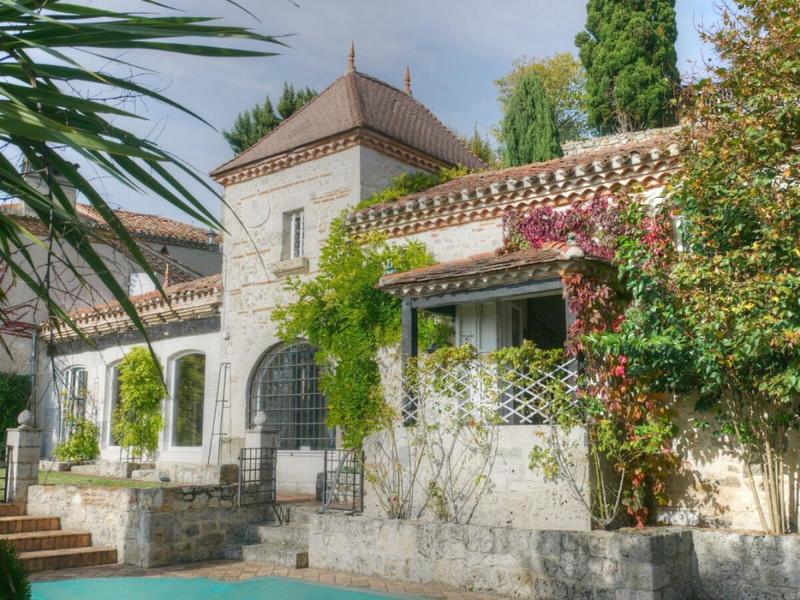 Maison - 390 m² - 11 pièces