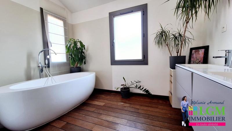 Maison - 258 m² - 5 pièces