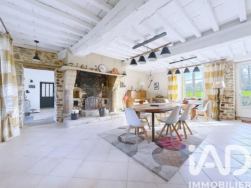 Maison - 247 m² - 10 pièces