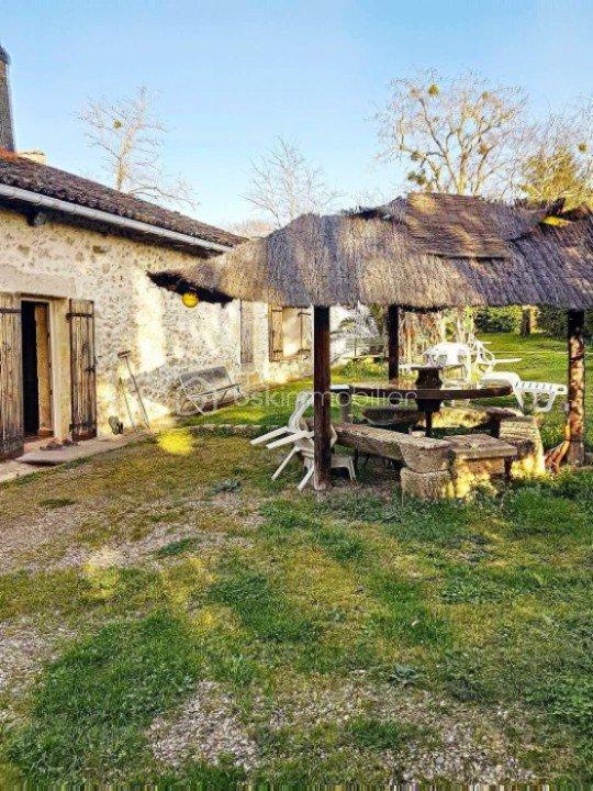 Maison en pierre - 260 m² - 6 pièces