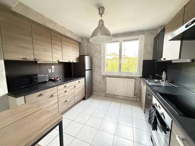 Appartement - 90 m² - 5 pièces