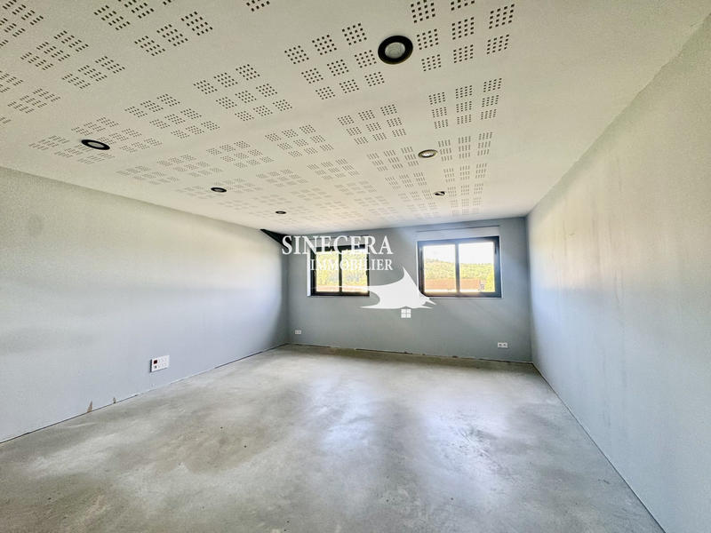 Local commercial - 10 102 m²