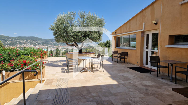 Local commercial - 6 645 m² - 30 pièces