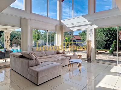 Maison - 166 m² - 6 pièces